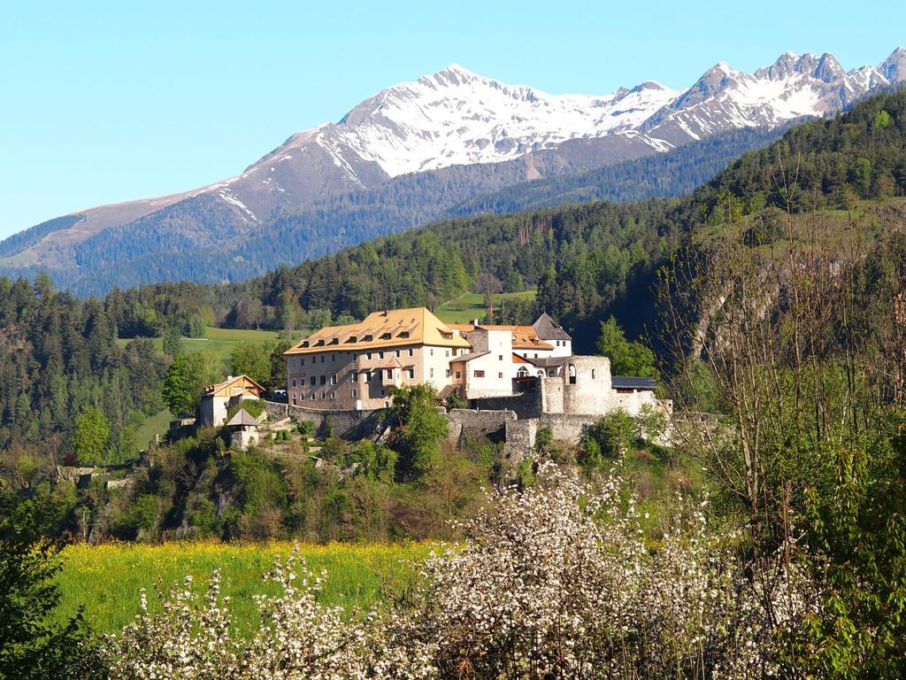 Отель Schloss Sonnenburg Сан-Лоренцо-ди-Себато Экстерьер фото