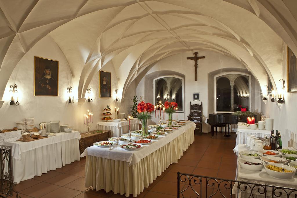 Отель Schloss Sonnenburg Сан-Лоренцо-ди-Себато Экстерьер фото