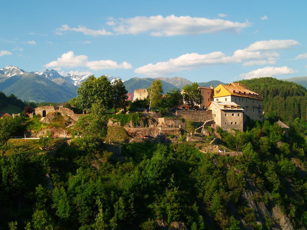 Отель Schloss Sonnenburg Сан-Лоренцо-ди-Себато Экстерьер фото
