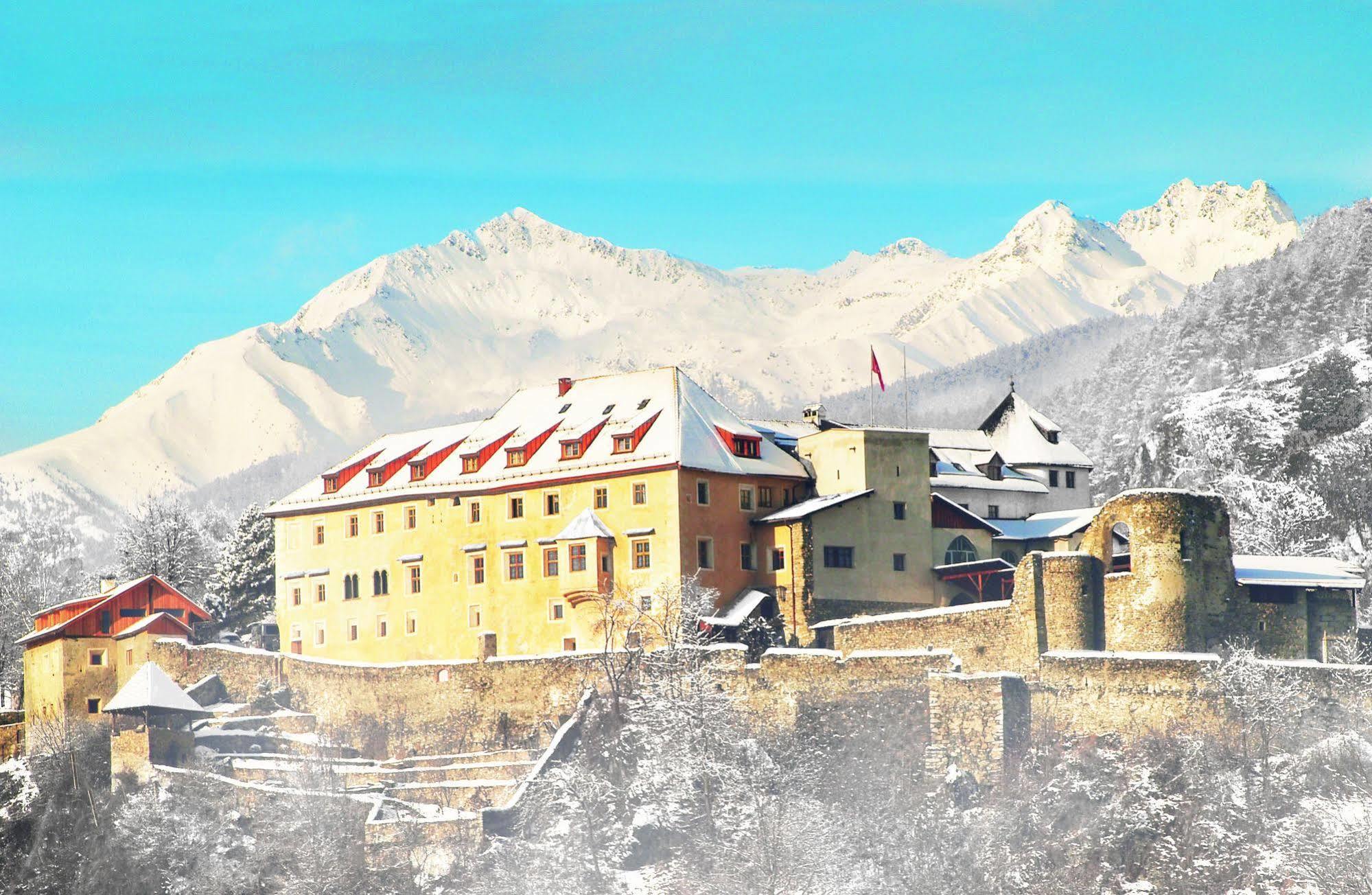 Отель Schloss Sonnenburg Сан-Лоренцо-ди-Себато Экстерьер фото