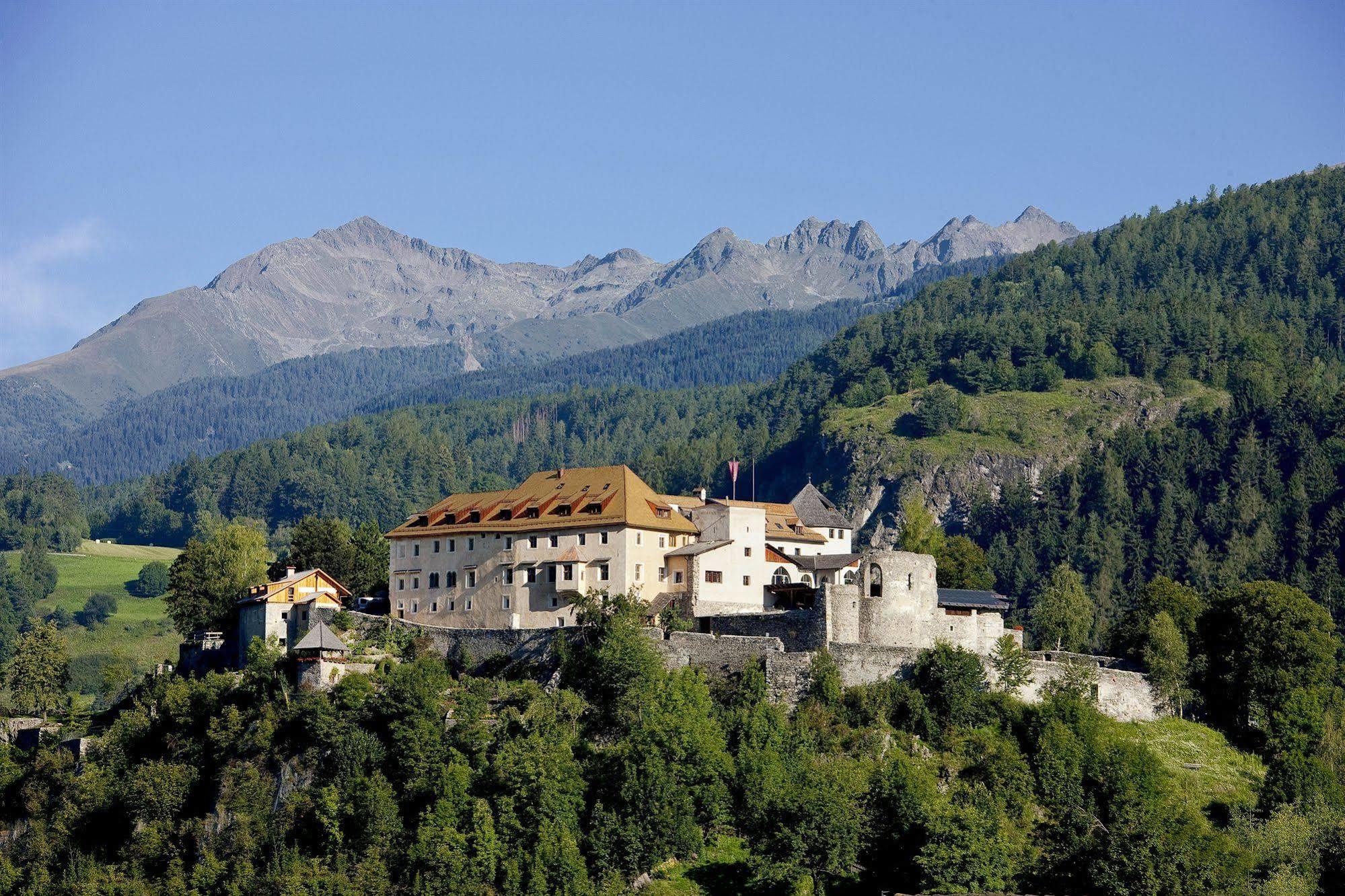 Отель Schloss Sonnenburg Сан-Лоренцо-ди-Себато Экстерьер фото